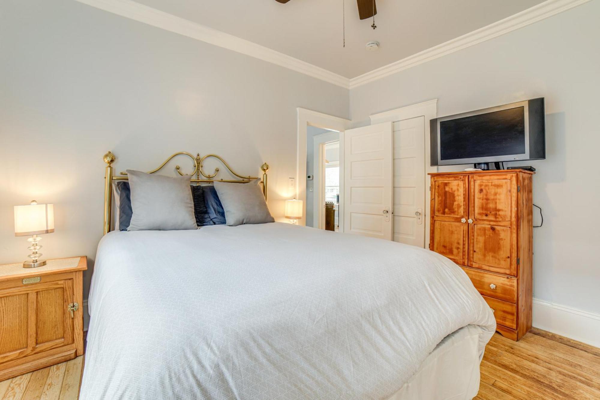 Charming Vacation - Walk To Midtown! Holiday home Reno