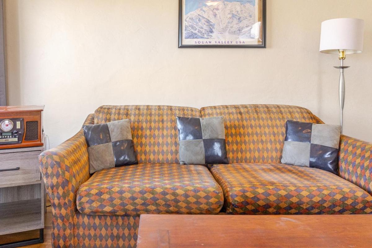 Midcentury Gem In Midtown Apartment *