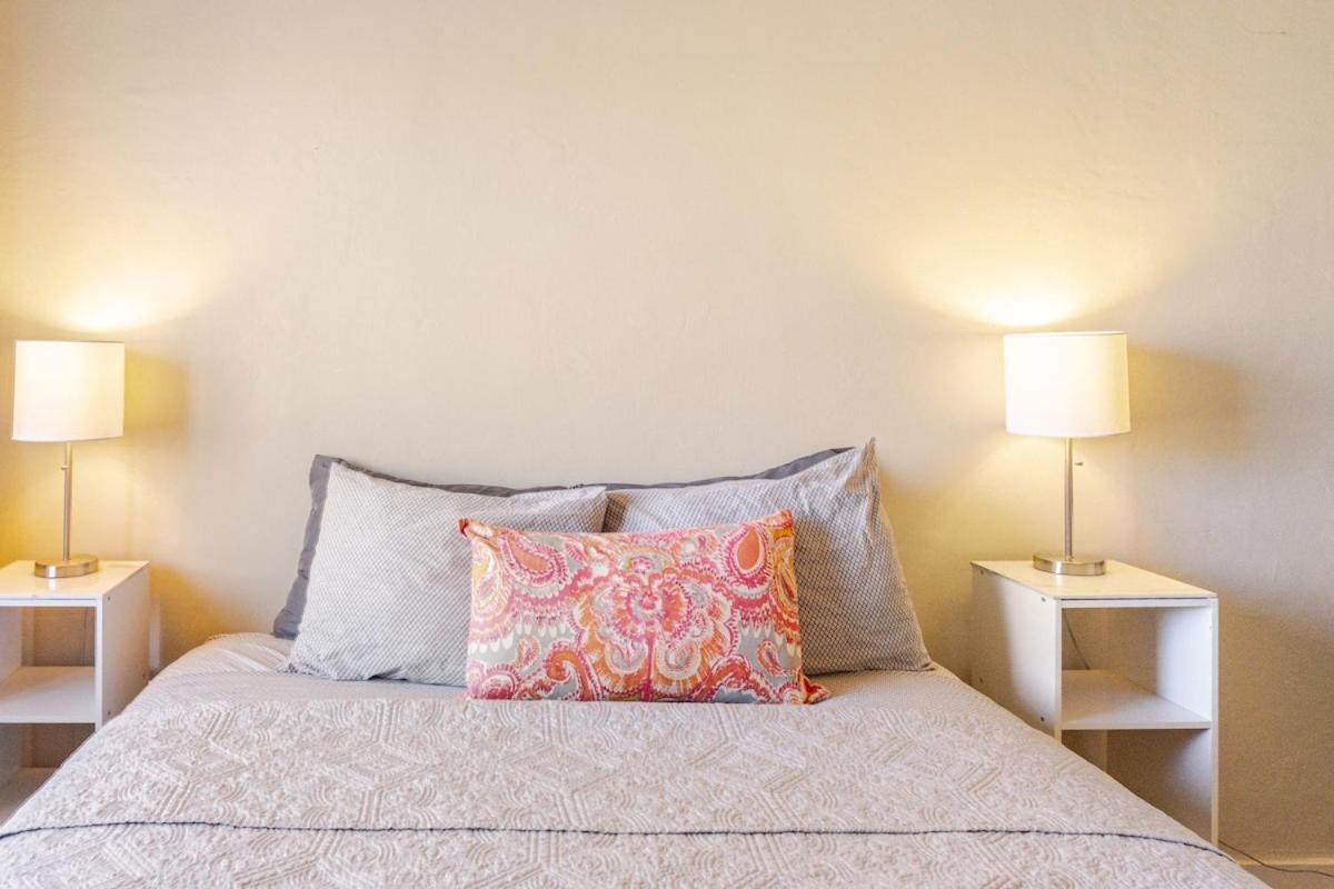 Apartment Midcentury Gem In Midtown *