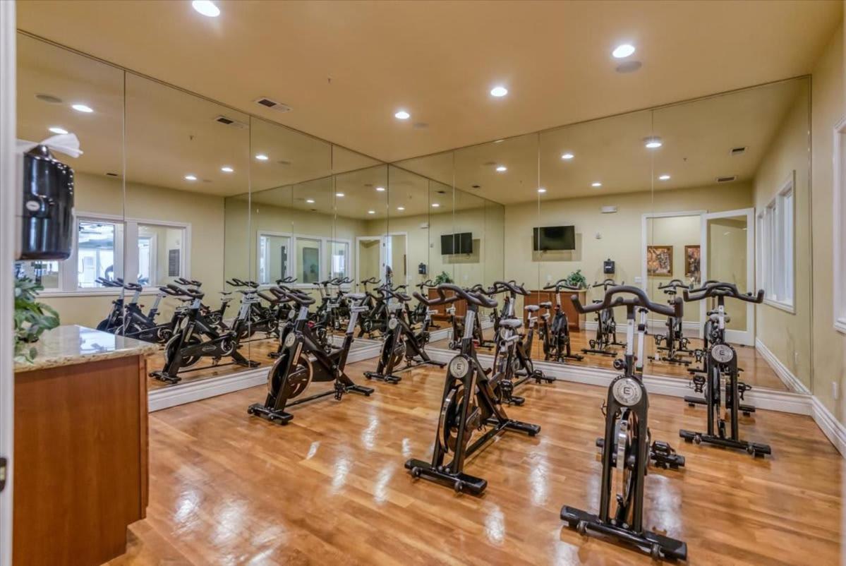 Apartment New Luxurious 1br Heated Pool & Sauna Reno