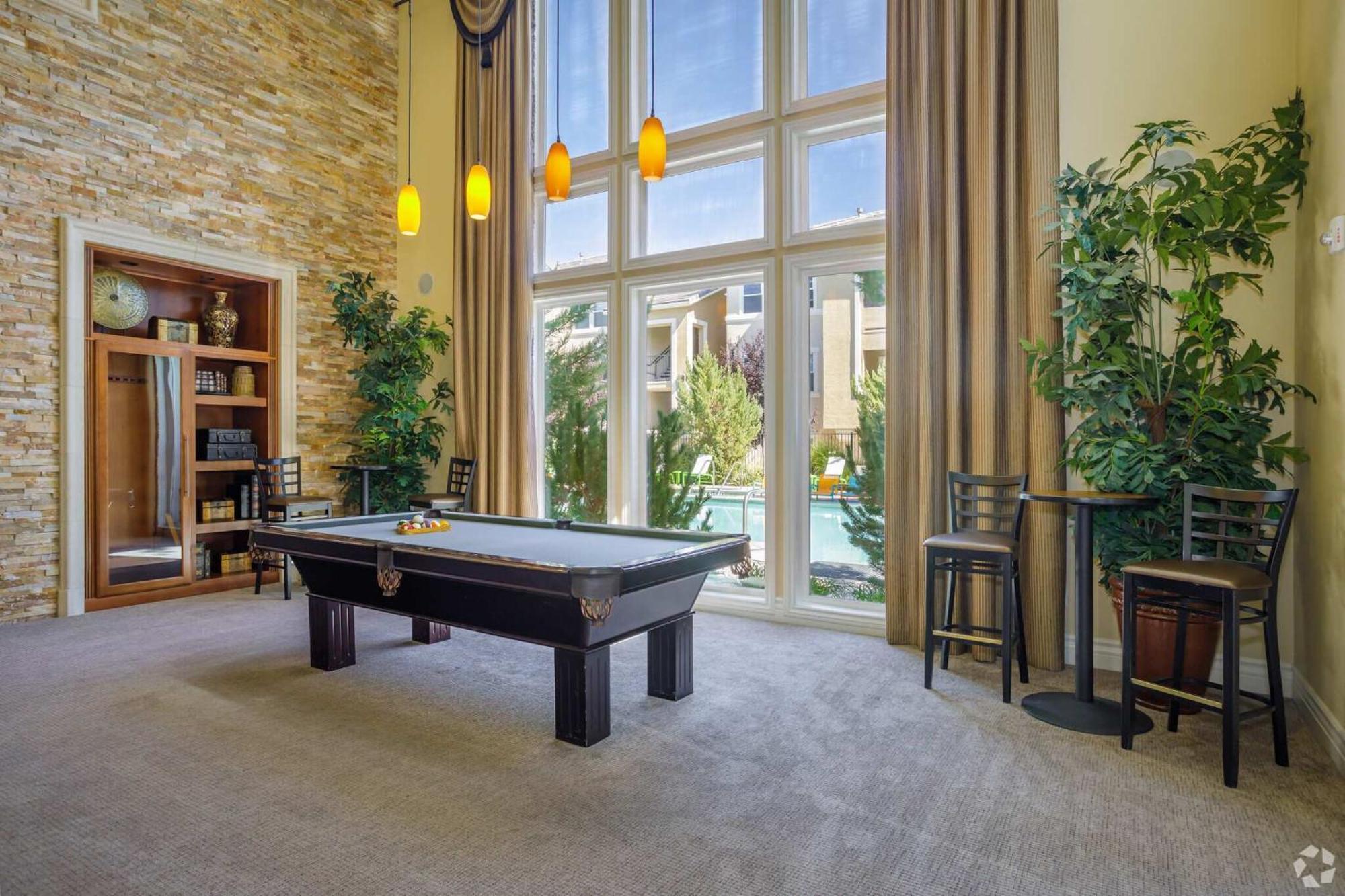 New Luxurious 1br Heated Pool & Sauna