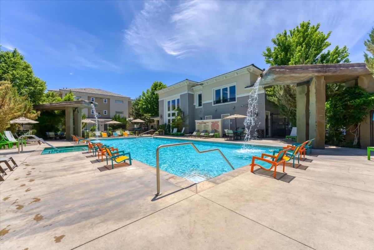 Apartment New Luxurious 1br Heated Pool & Sauna *