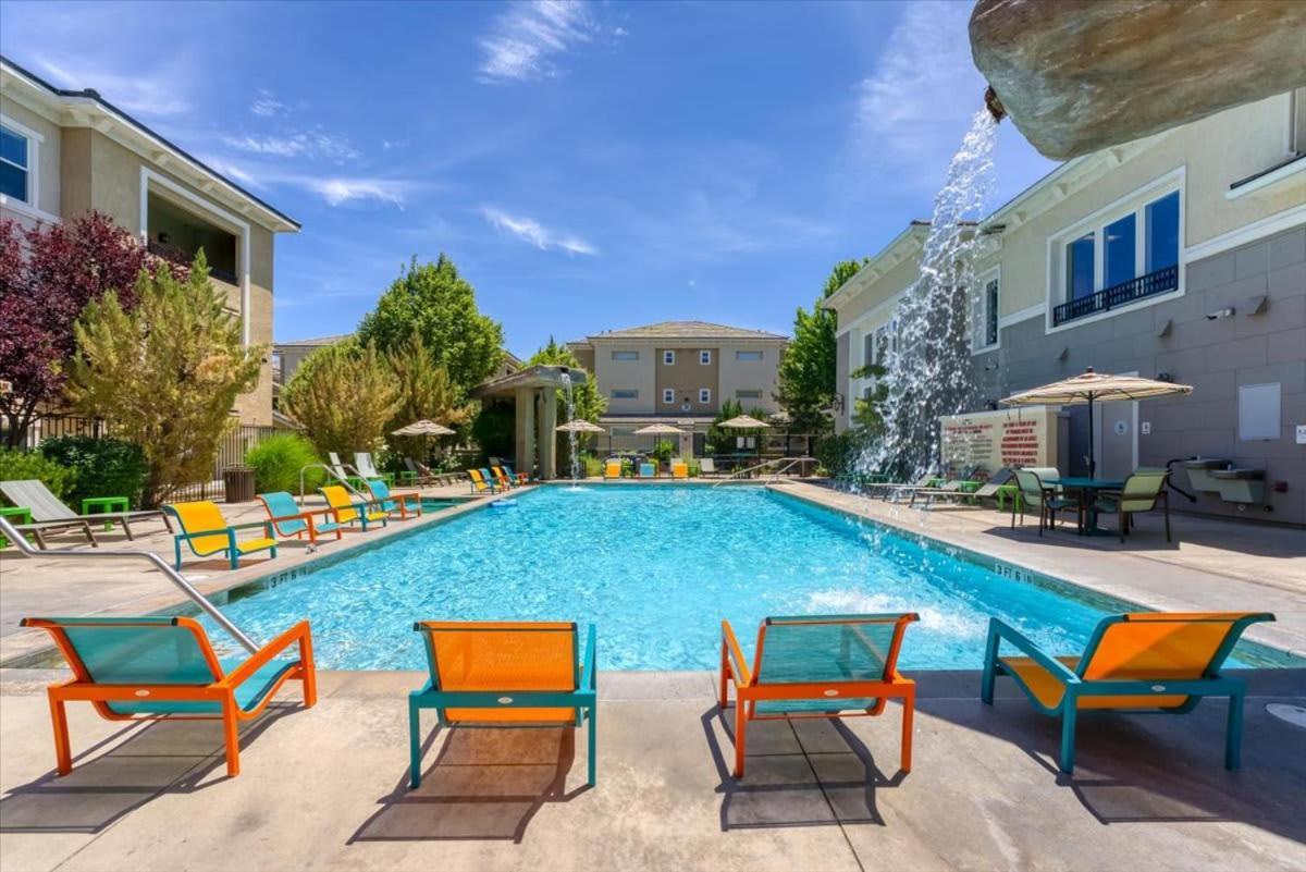 Apartment New Luxurious 1br Heated Pool & Sauna *