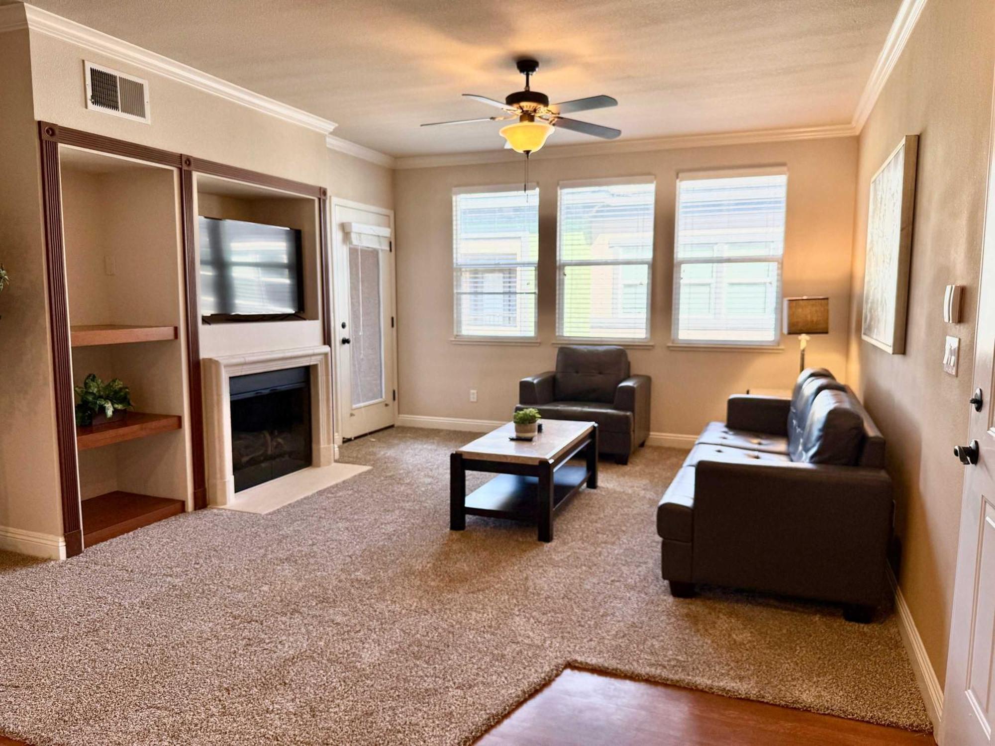 New Luxurious 1br Heated Pool & Sauna