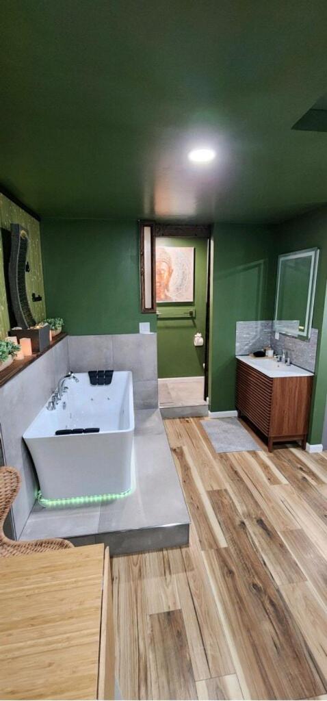 Midtown Zen Den *