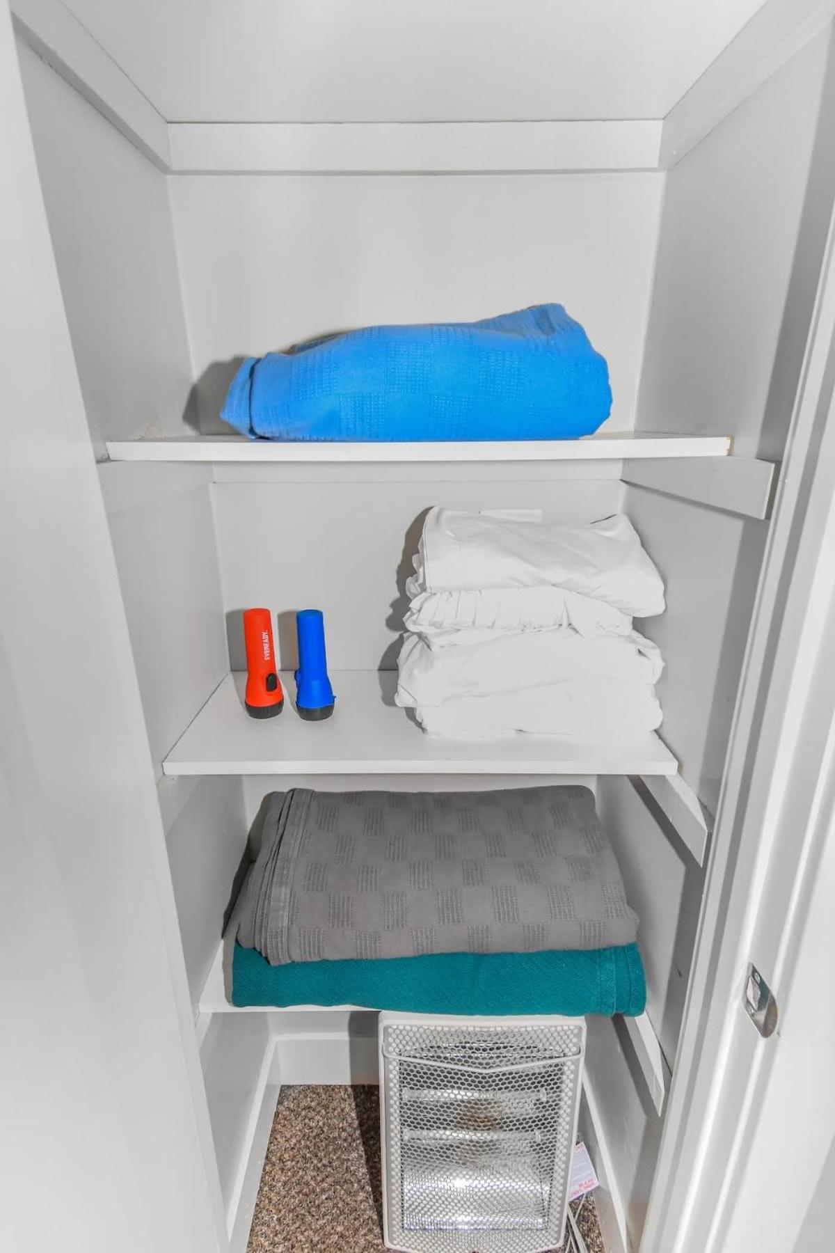 Stylish One-bedroom Unit With Easy Ground Access Holiday home Reno