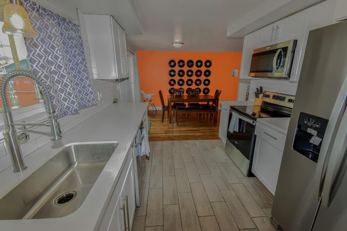 Family Retreat With King Beds And Large Yard Holiday home