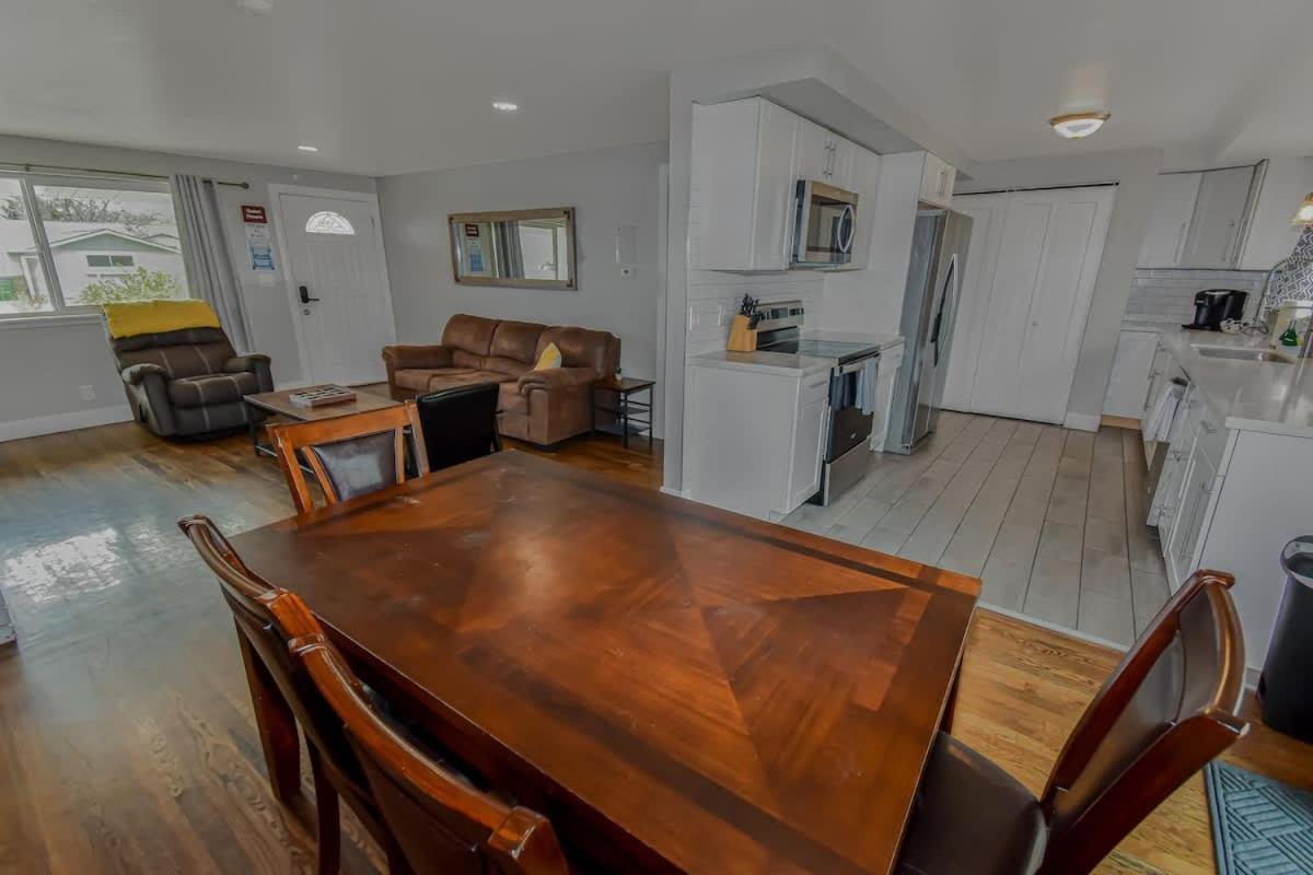 Family Retreat With King Beds And Large Yard *