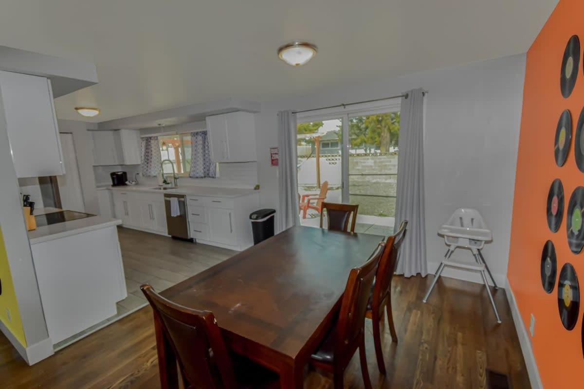 Family Retreat With King Beds And Large Yard Reno