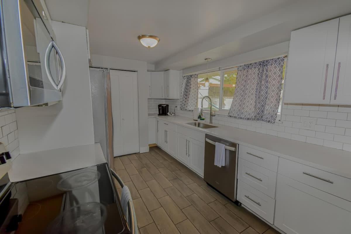 Family Retreat With King Beds And Large Yard