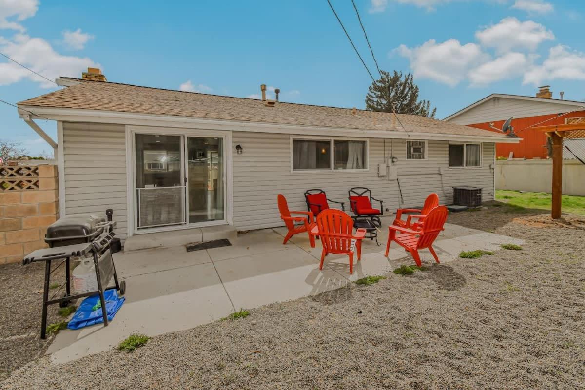 Family Retreat With King Beds And Large Yard Holiday home