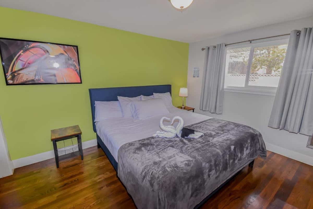 Holiday home Family Retreat With King Beds And Large Yard *