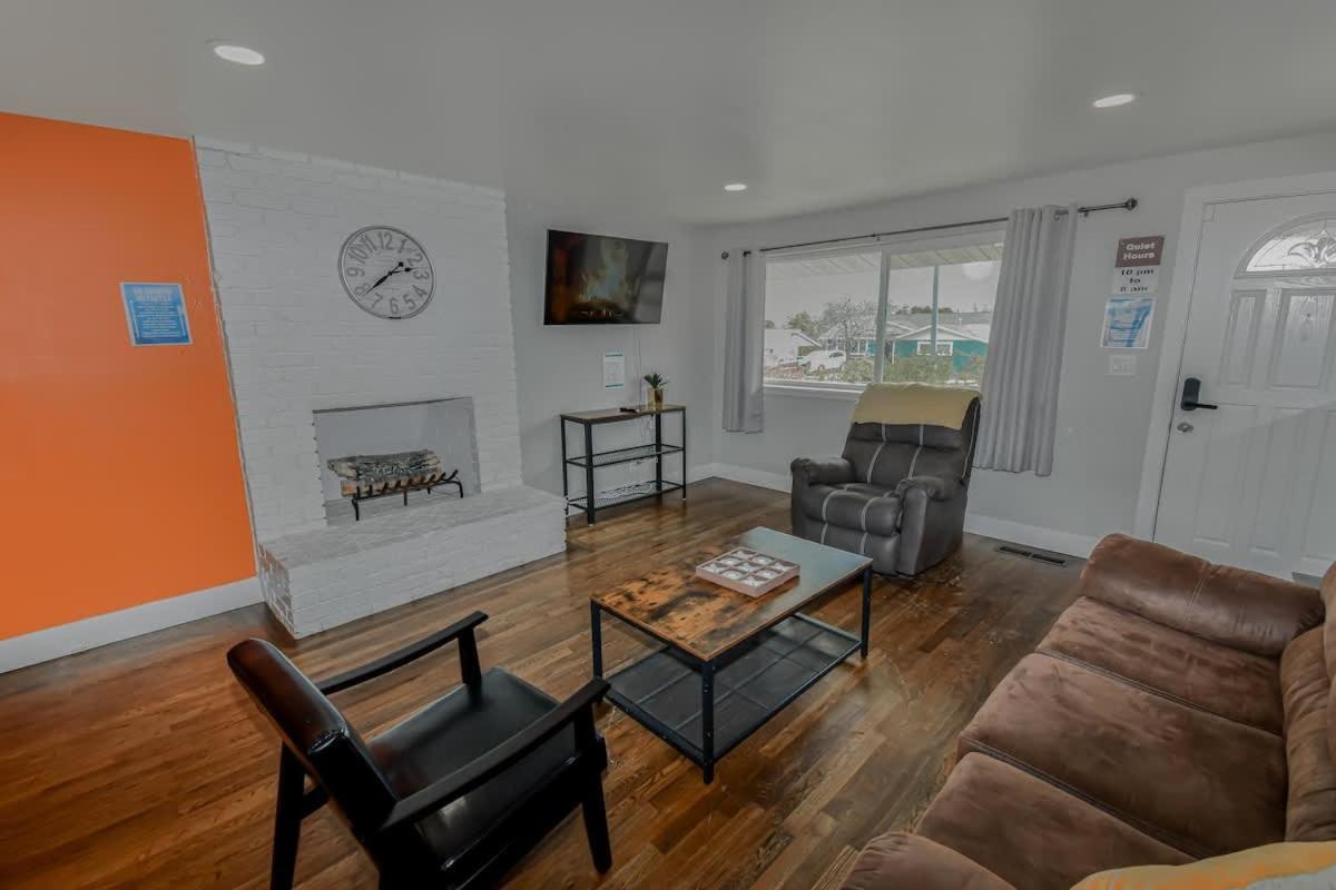 Family Retreat With King Beds And Large Yard * Reno