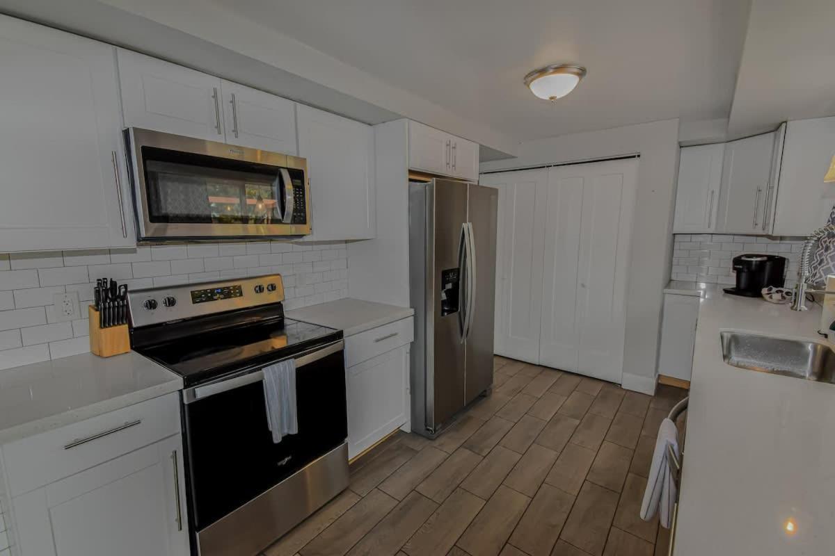 Holiday home Family Retreat With King Beds And Large Yard *