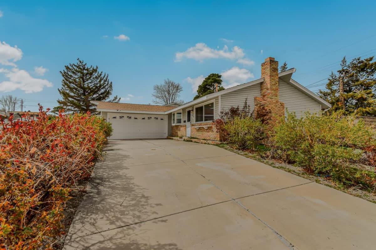 Family Retreat With King Beds And Large Yard Holiday home