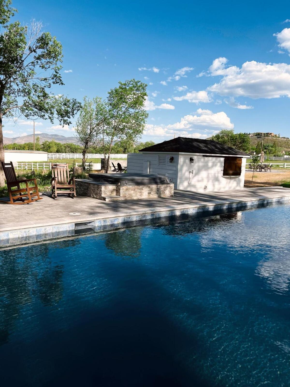 Holiday home The Ranch House With A Pool Hot Tub And Fire Pit
