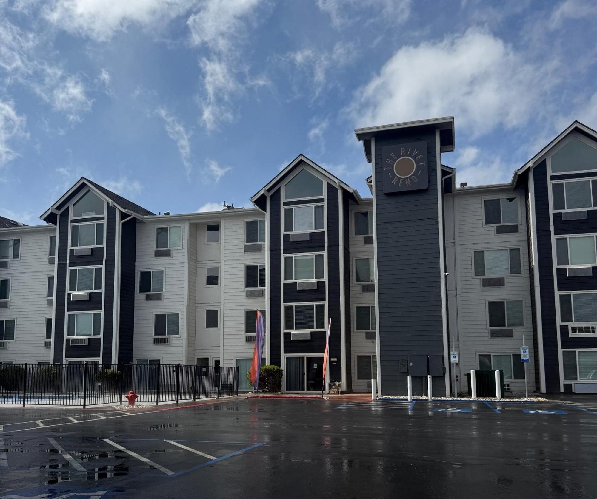 Tahoe Vibe - The Rivet Apartment Reno