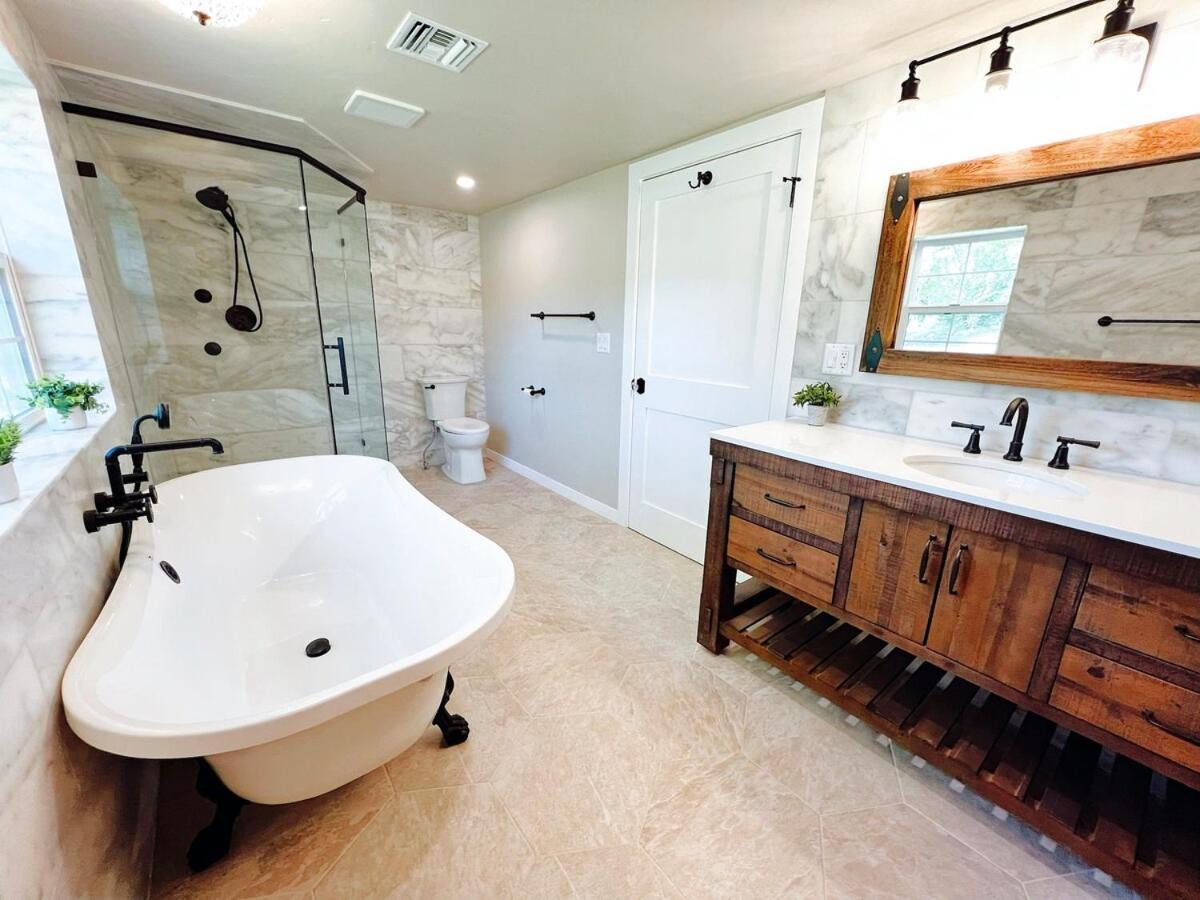 Holiday home The Ranch House With A Pool Hot Tub And Fire Pit