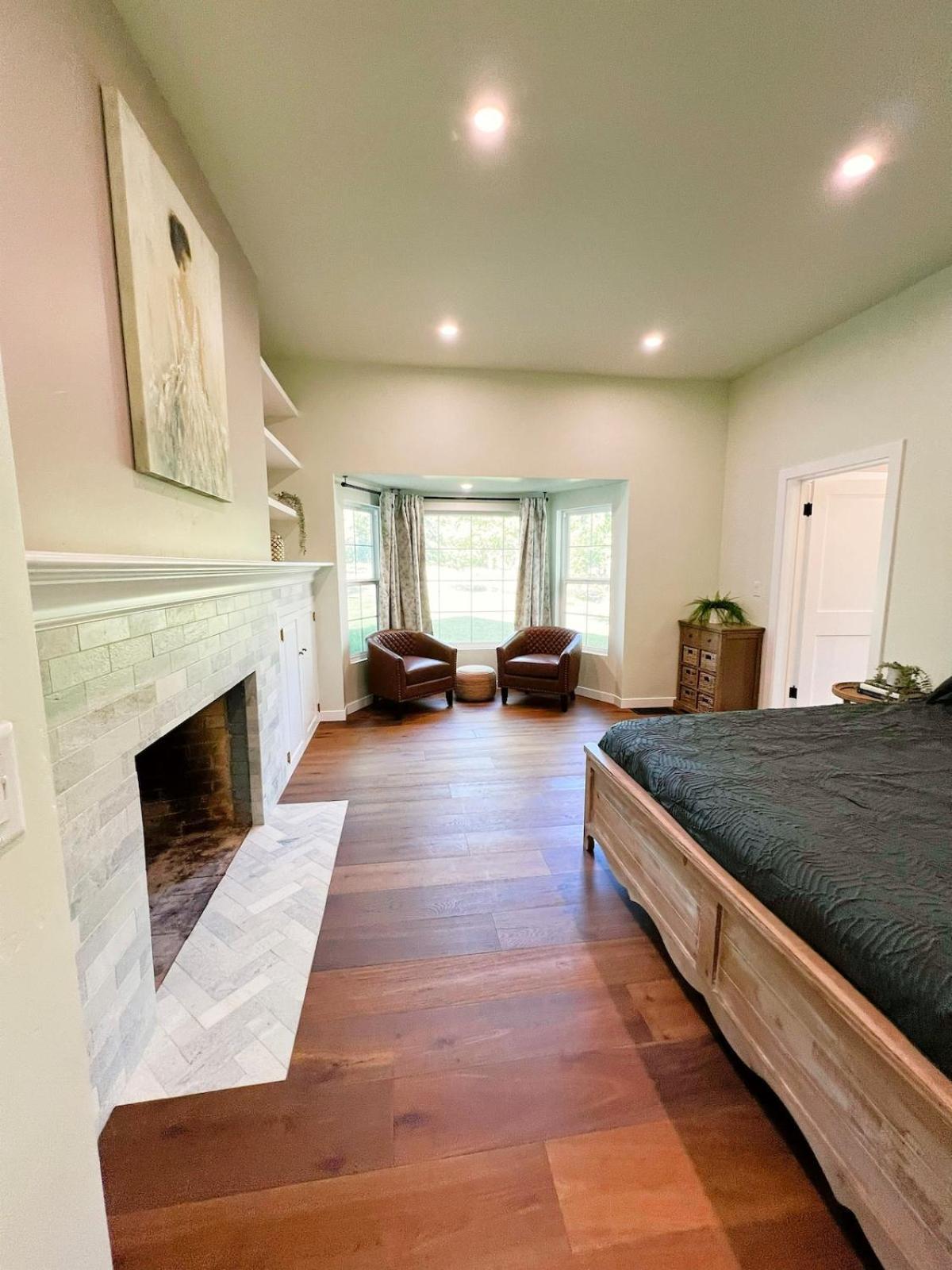 The Ranch House With A Pool Hot Tub And Fire Pit Holiday home *
