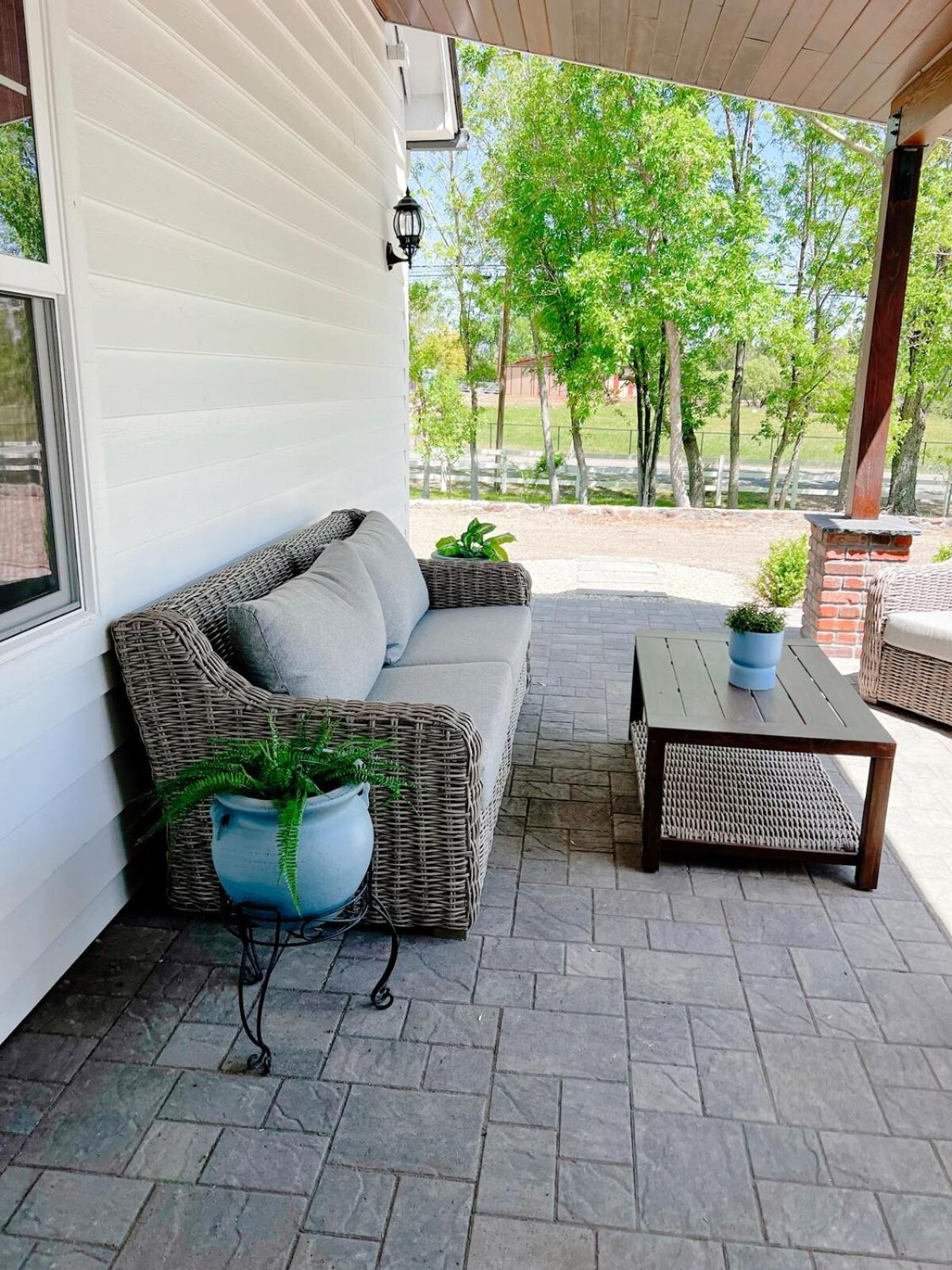 The Ranch House With A Pool Hot Tub And Fire Pit Holiday home *