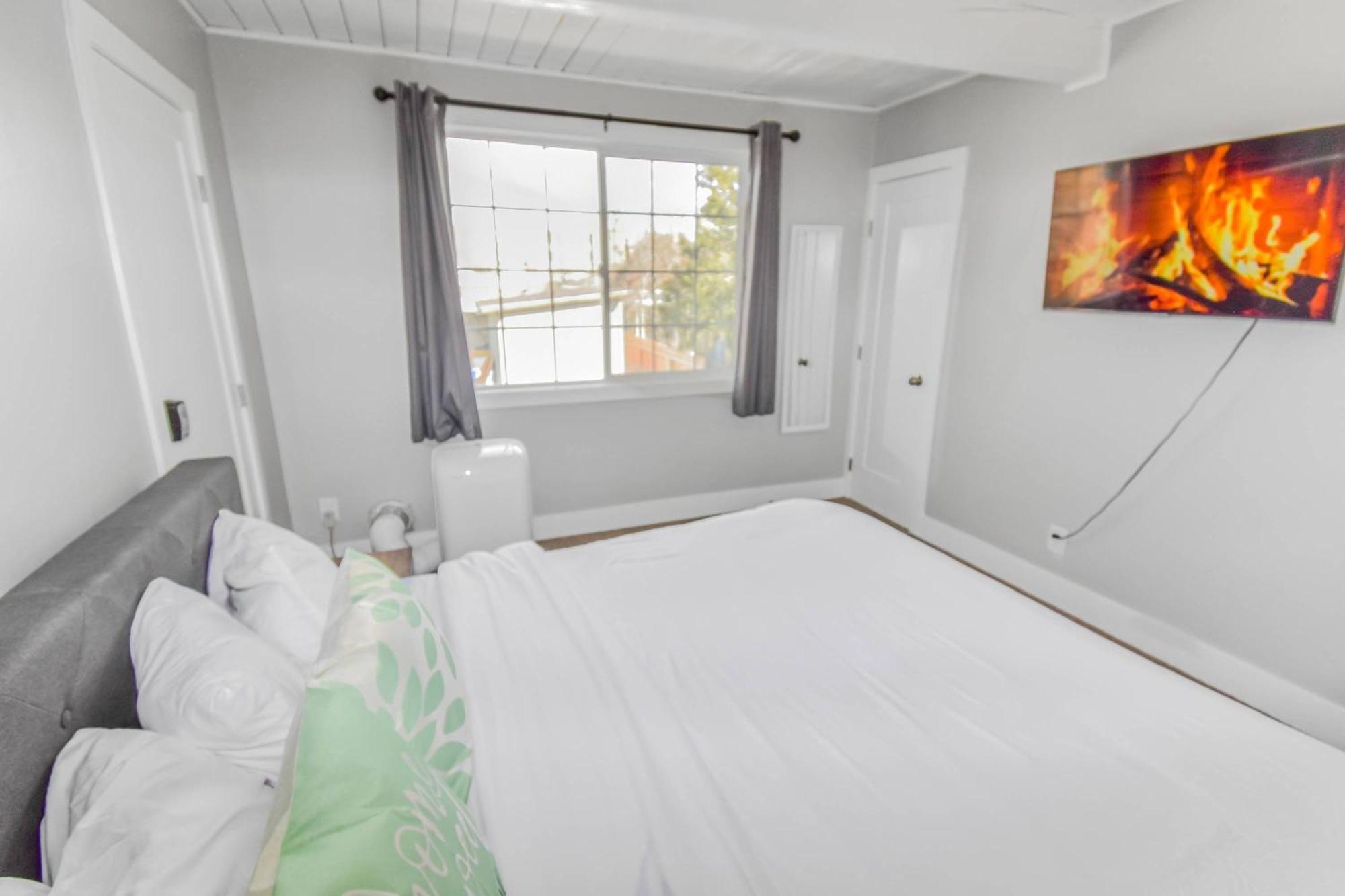 Holiday home Upper Unit With King Bed & Pull-out Couch Reno