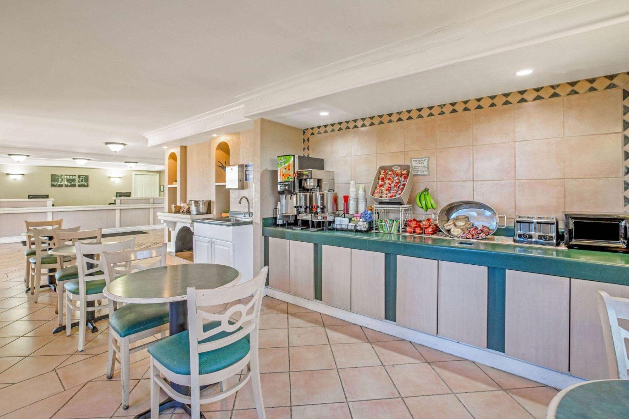 Hotel La Quinta By Wyndham 3*