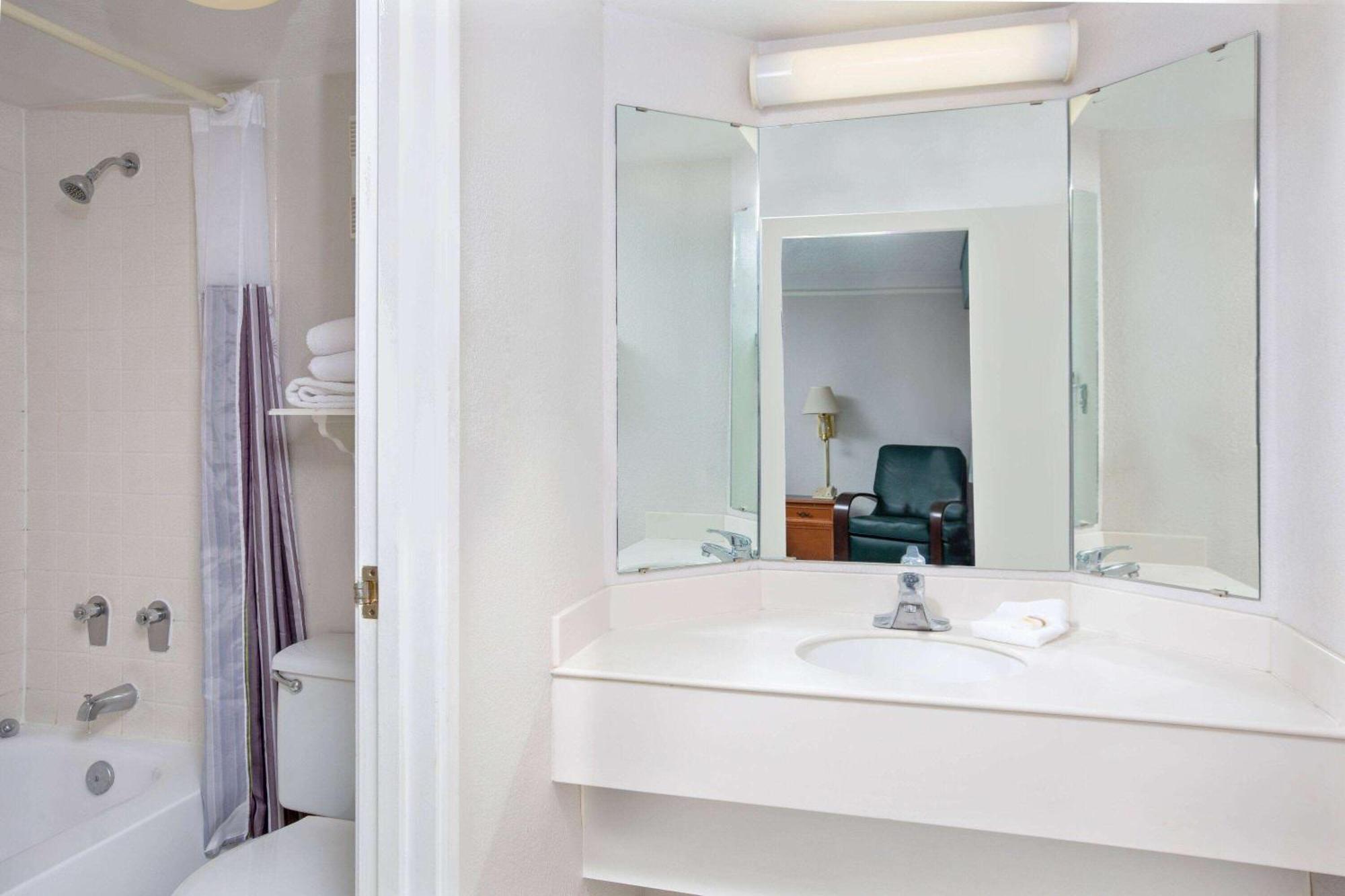 La Quinta By Wyndham Hotel