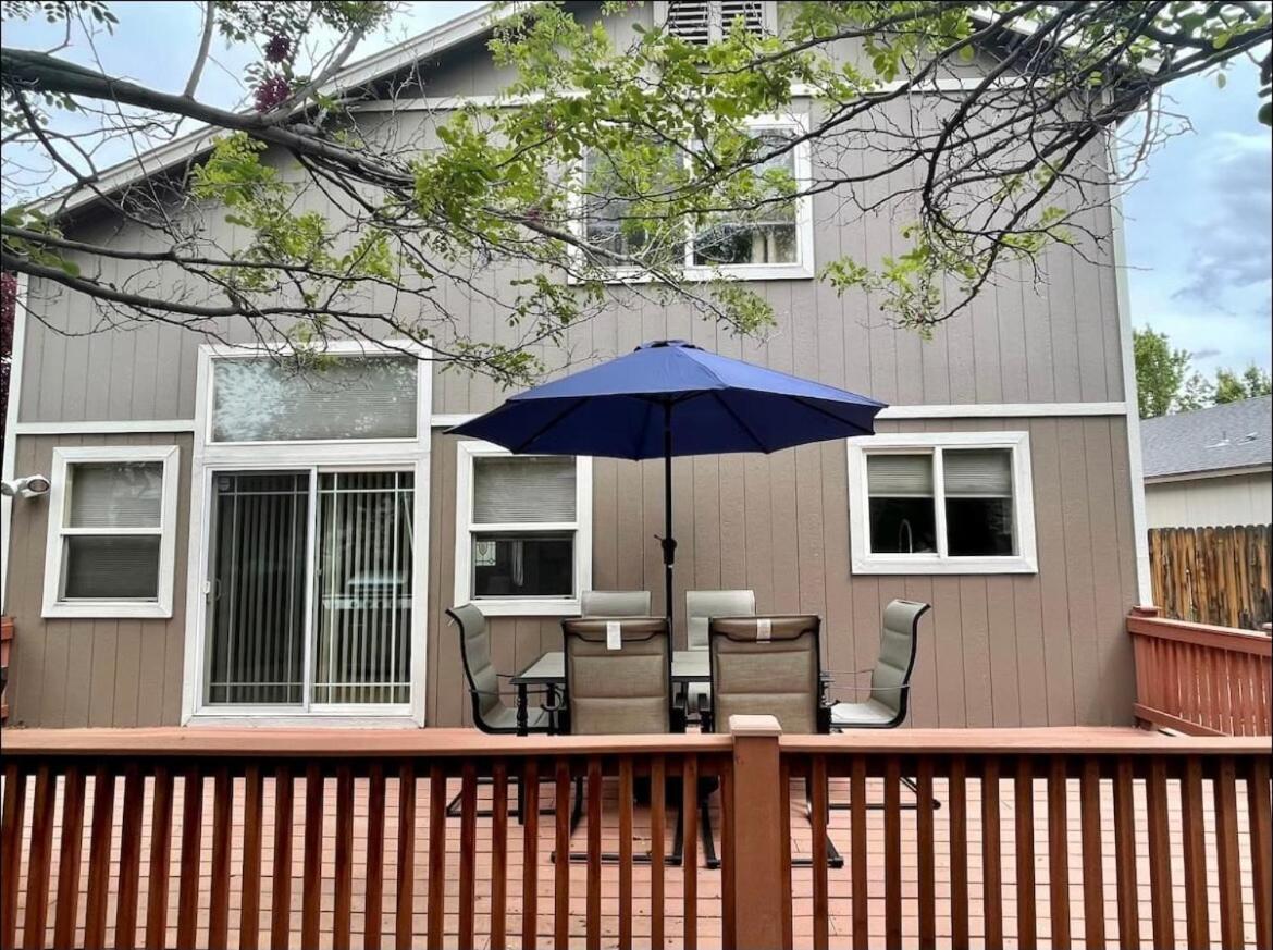 Designer Conveniently Located In Nv Holiday home *