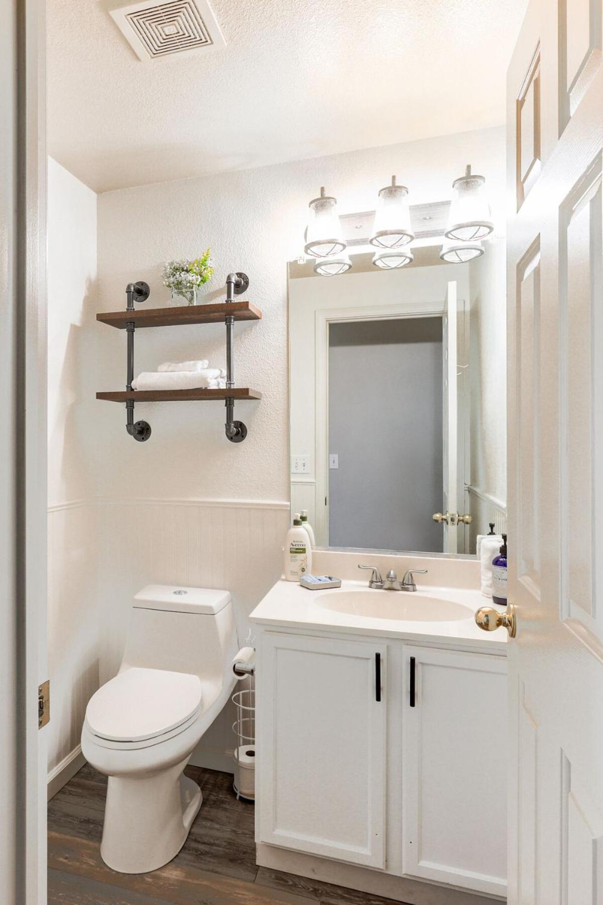 Holiday home Designer Conveniently Located In Nv *