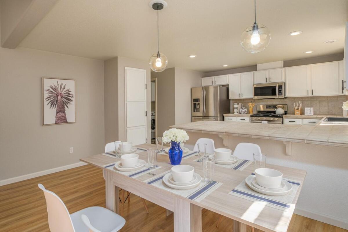Designer Conveniently Located In Nv Holiday home *