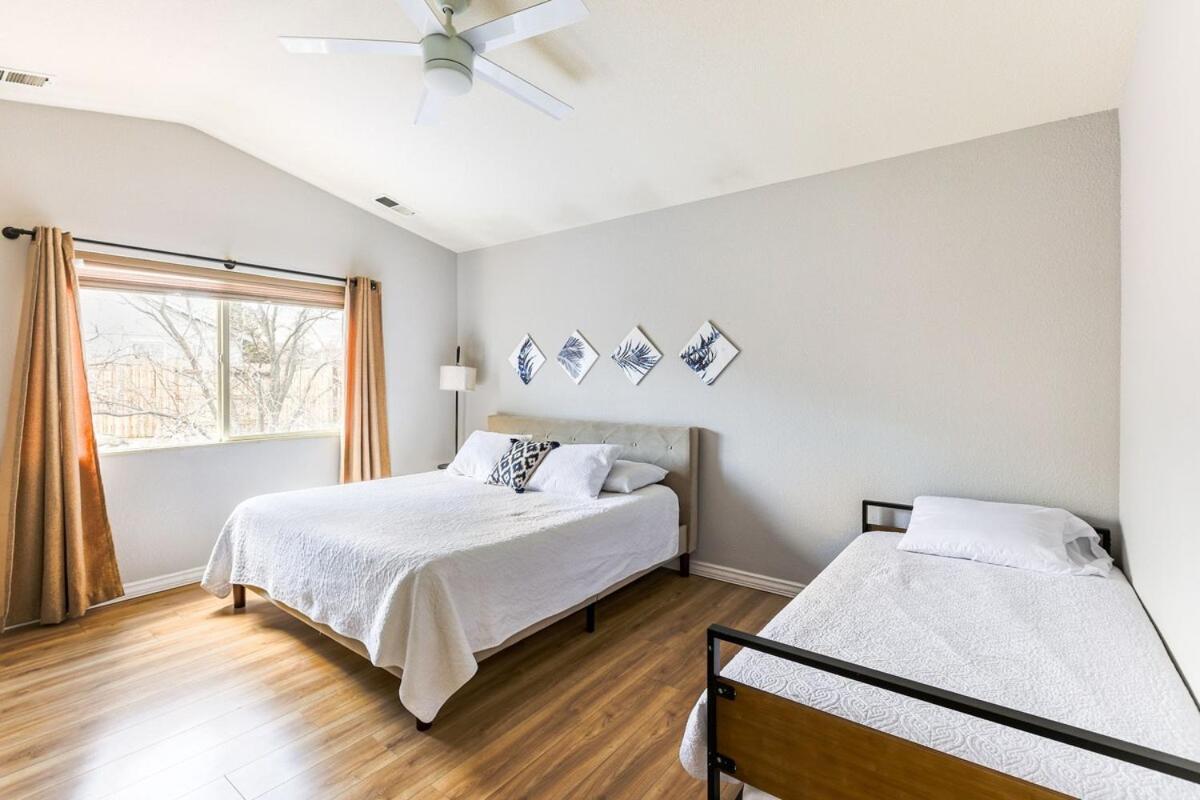 Designer Conveniently Located In Nv Holiday home