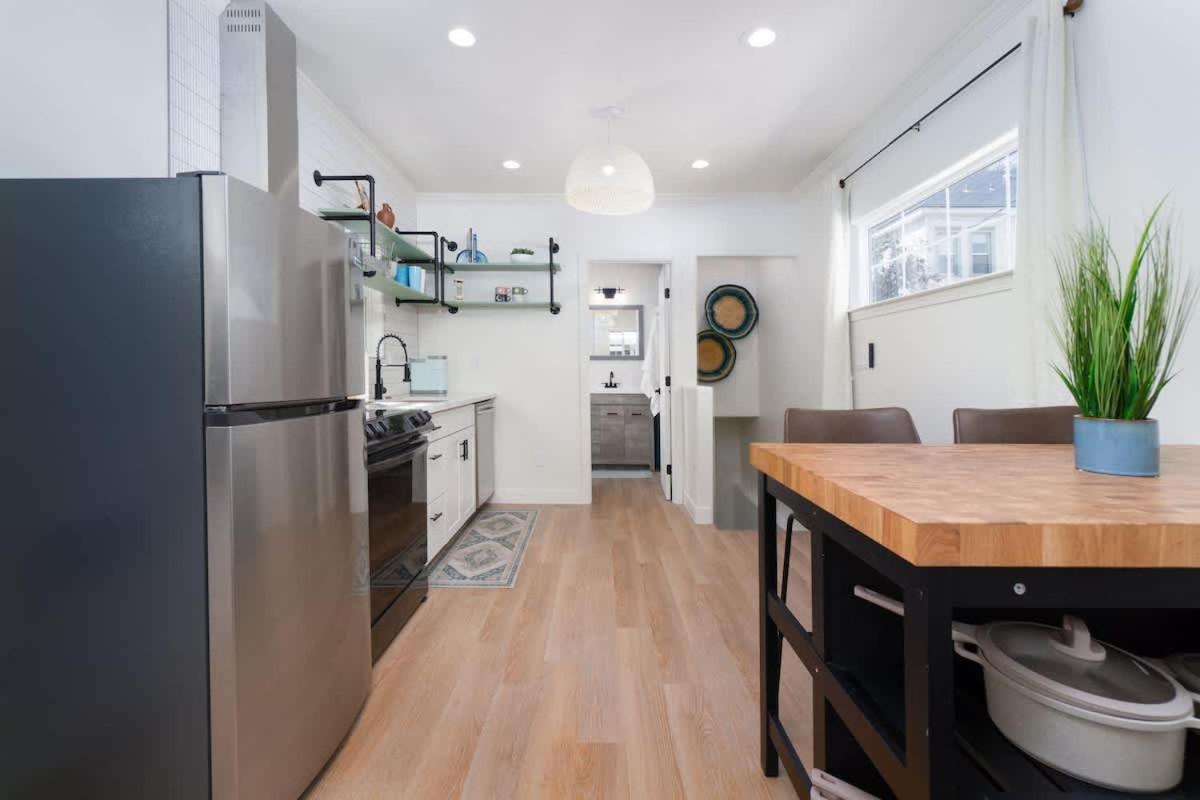 Modern 1-br Close To Downtown Vibes