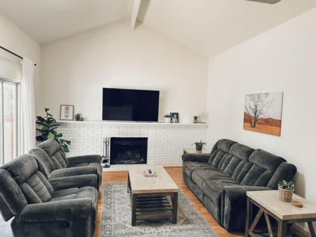 Holiday home Delightful 4br Nr Downtown W Fireplace