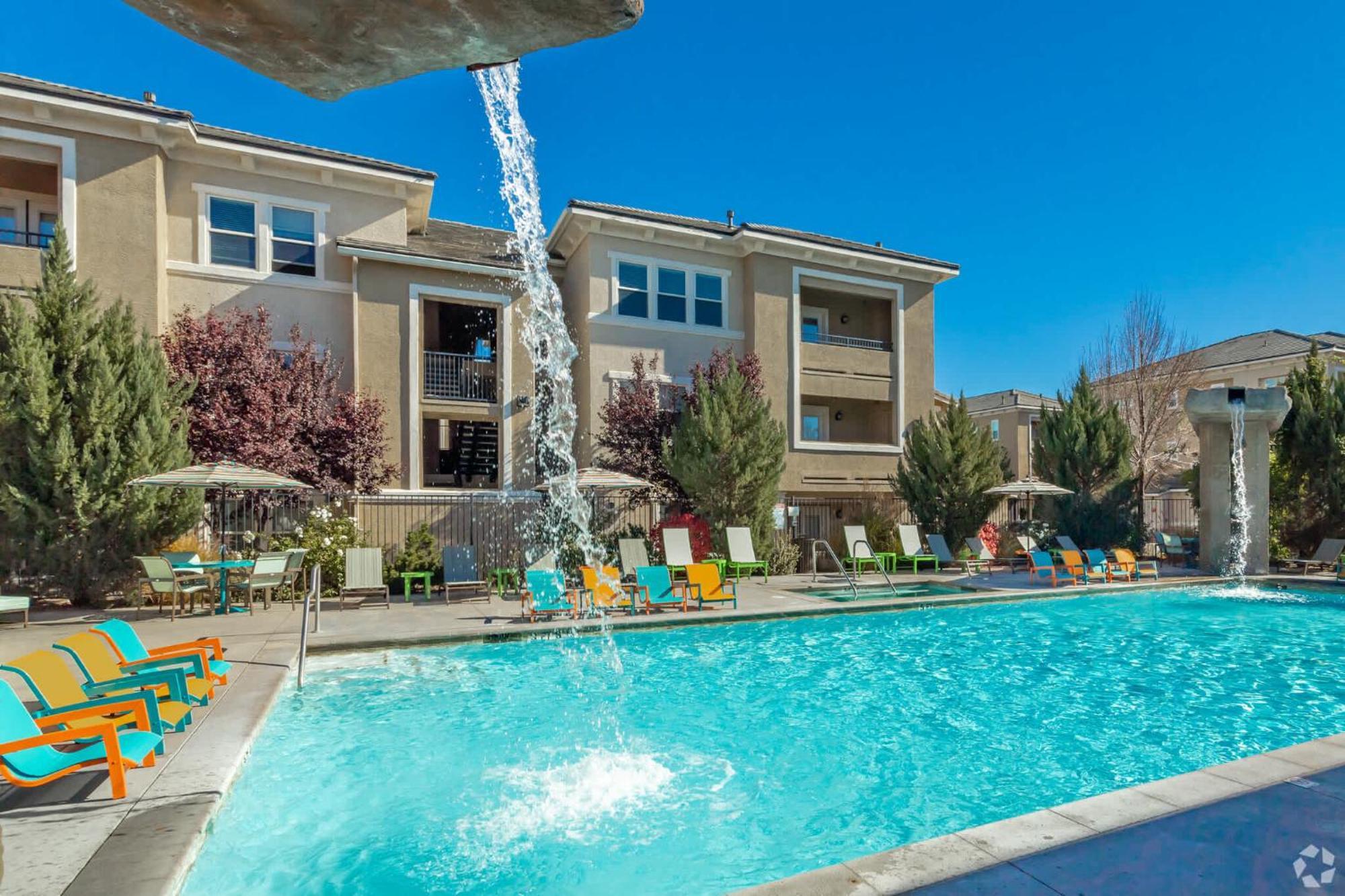 2br Getaway Pool Gym Basketball Court & Theater Access