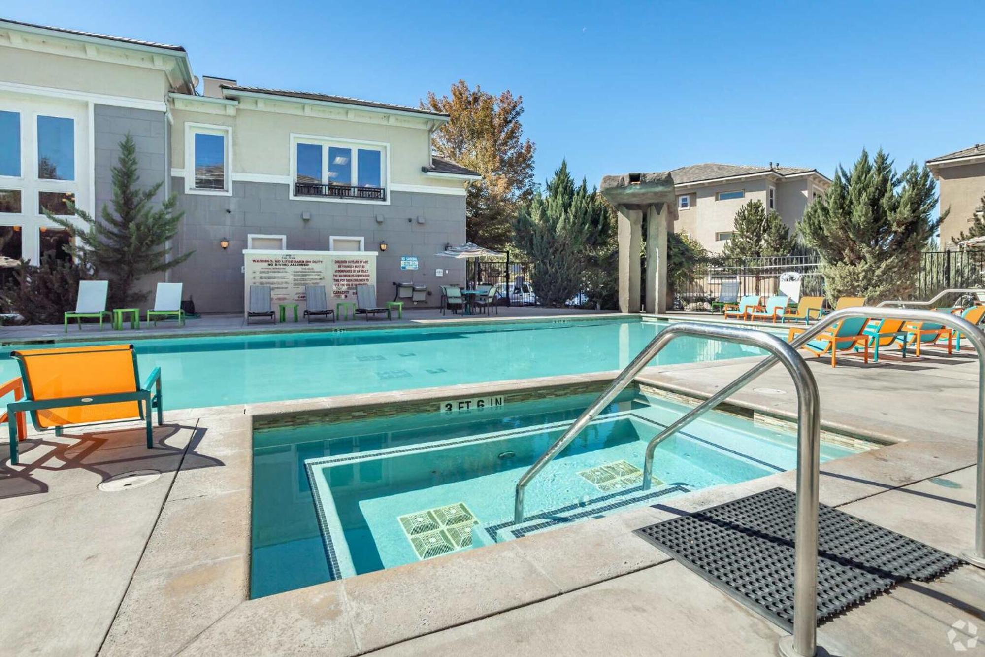 2br Getaway Pool Gym Basketball Court & Theater Access *