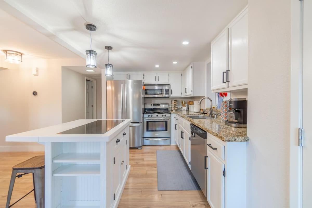 Modern 3-bedroom Escape In Northwest Holiday home *