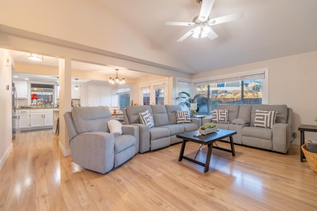 Modern 3-bedroom Escape In Northwest * Reno