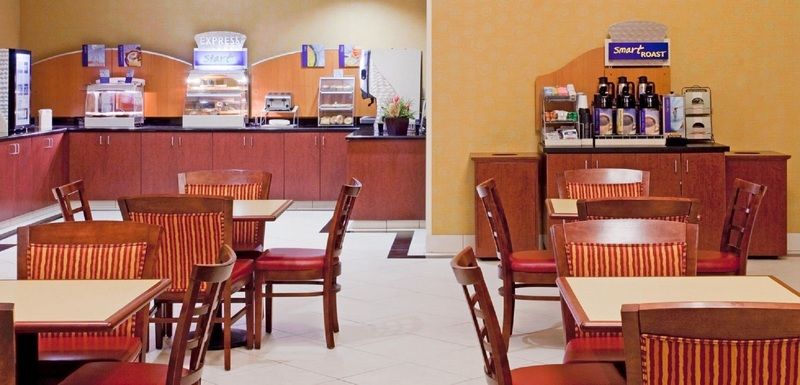 Express Airport By Ihg 3*