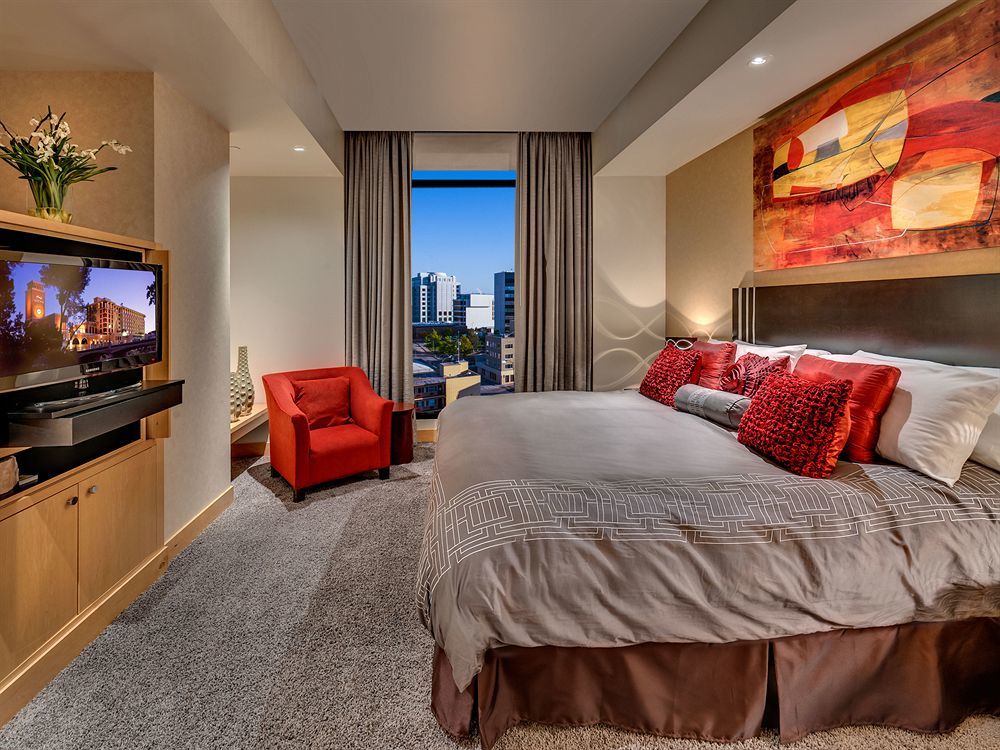 Renaissance Downtown & Hotel 4*