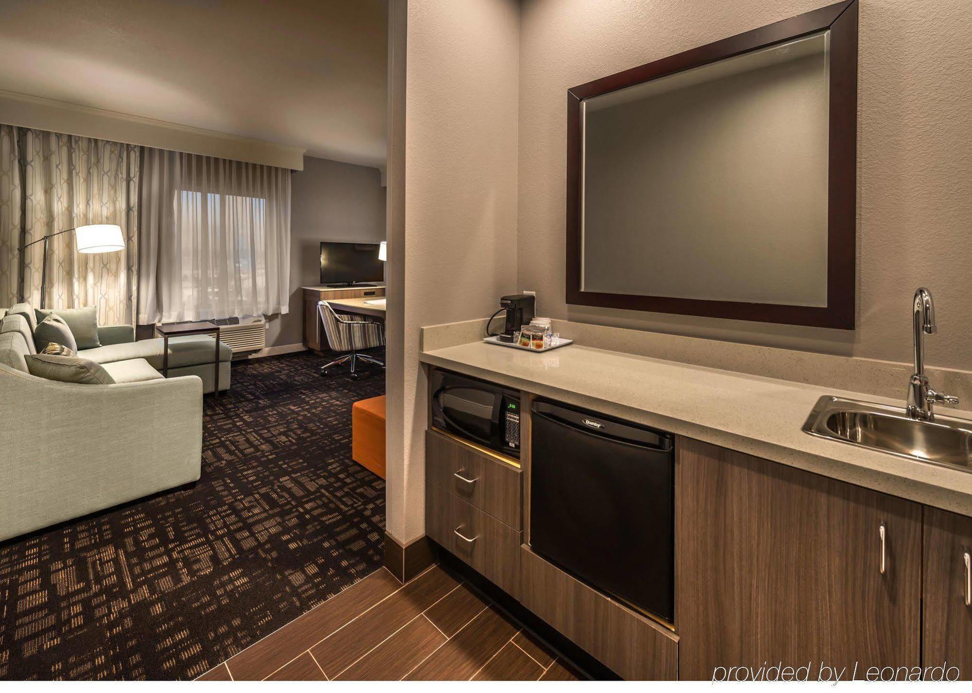 Hampton & - West, Nv 3*