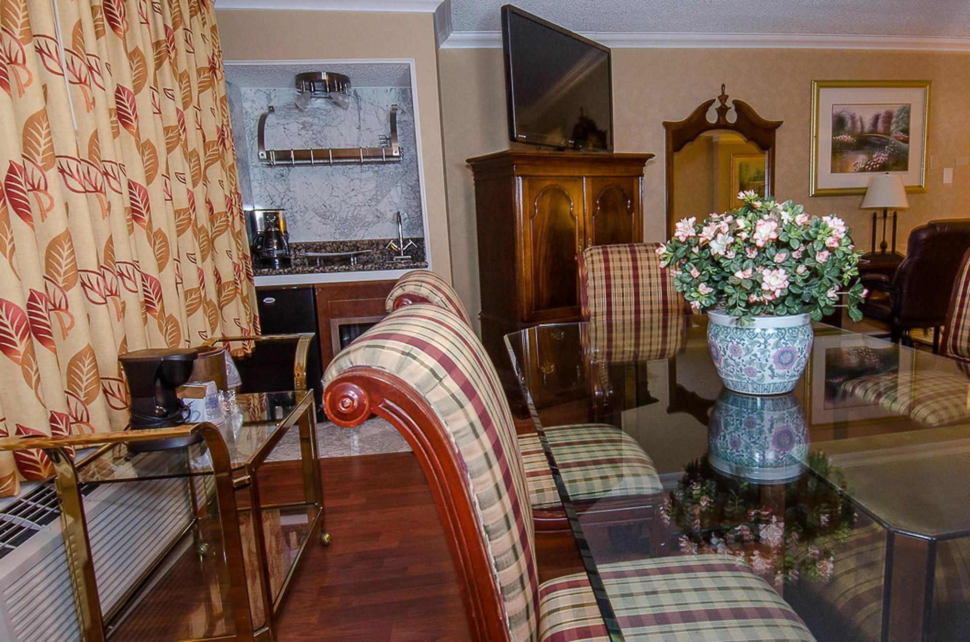 Hotel Surestay By Western Airport 3*