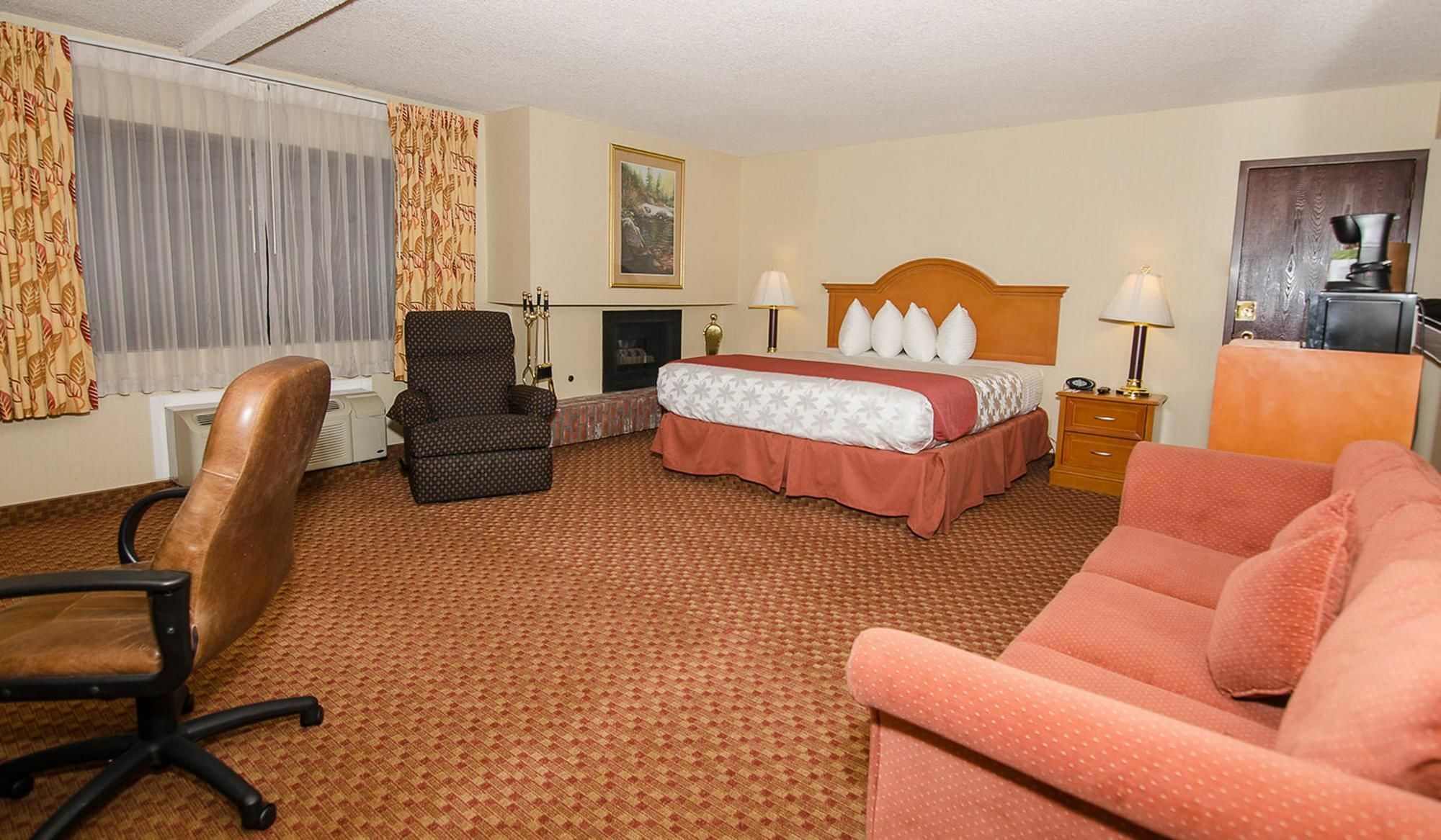 Hotel Surestay By Western Airport 3*