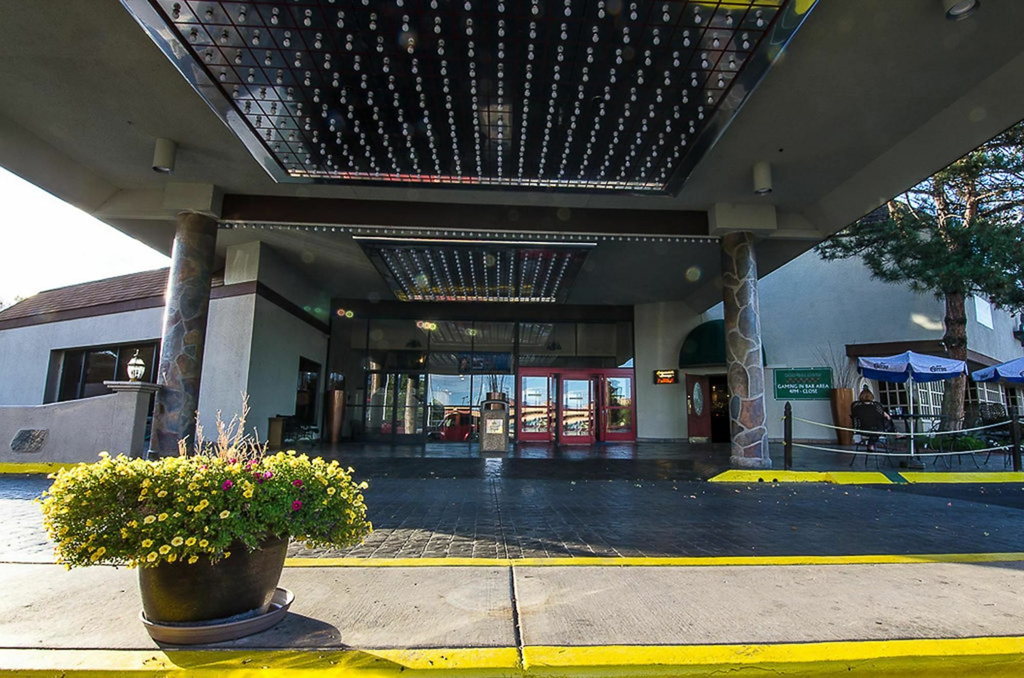 Hotel Surestay By Western Airport 3*