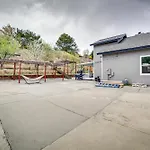 Reno Getaway With Spacious Patio And Grill!