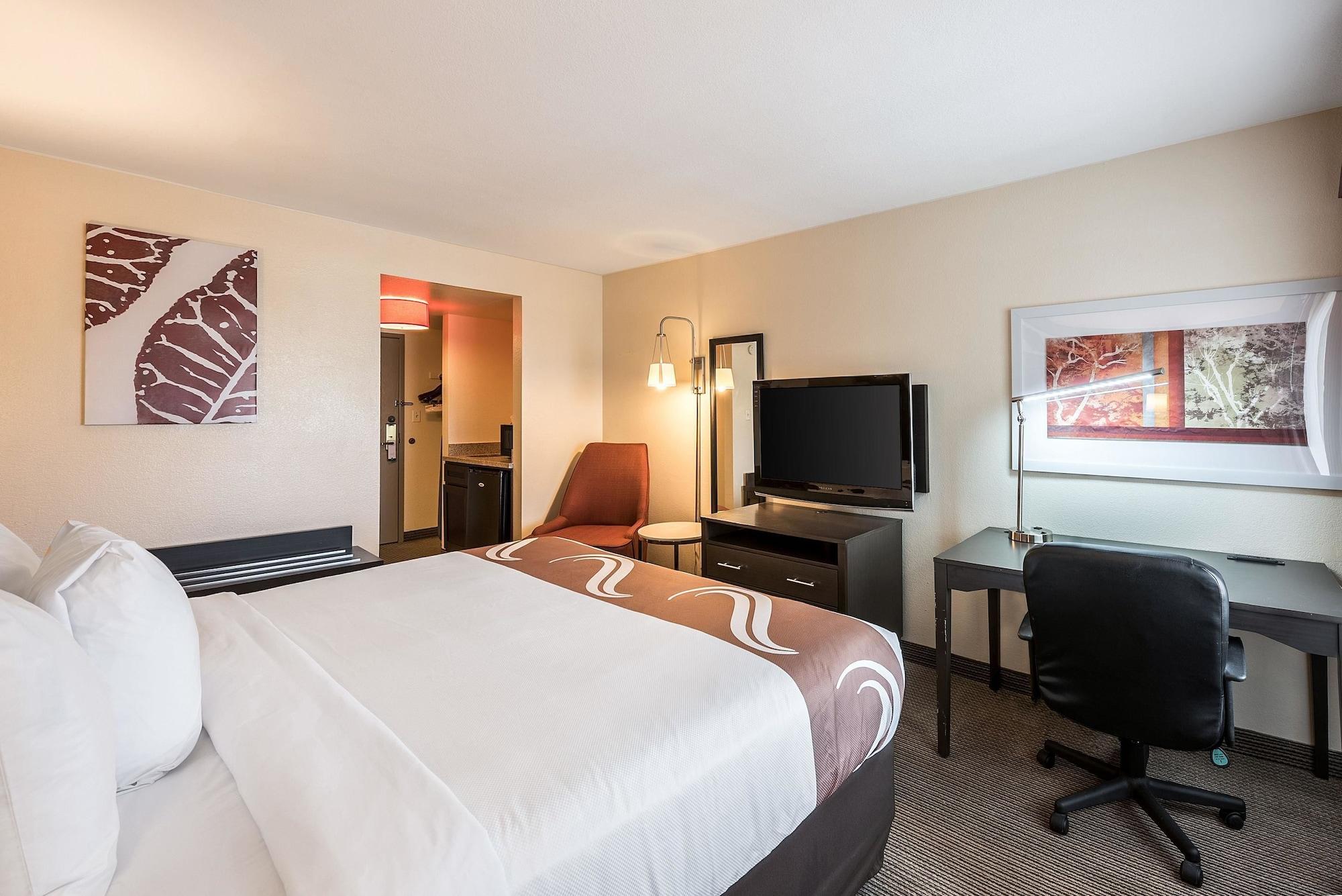 Quality & Airport Hotel 2*