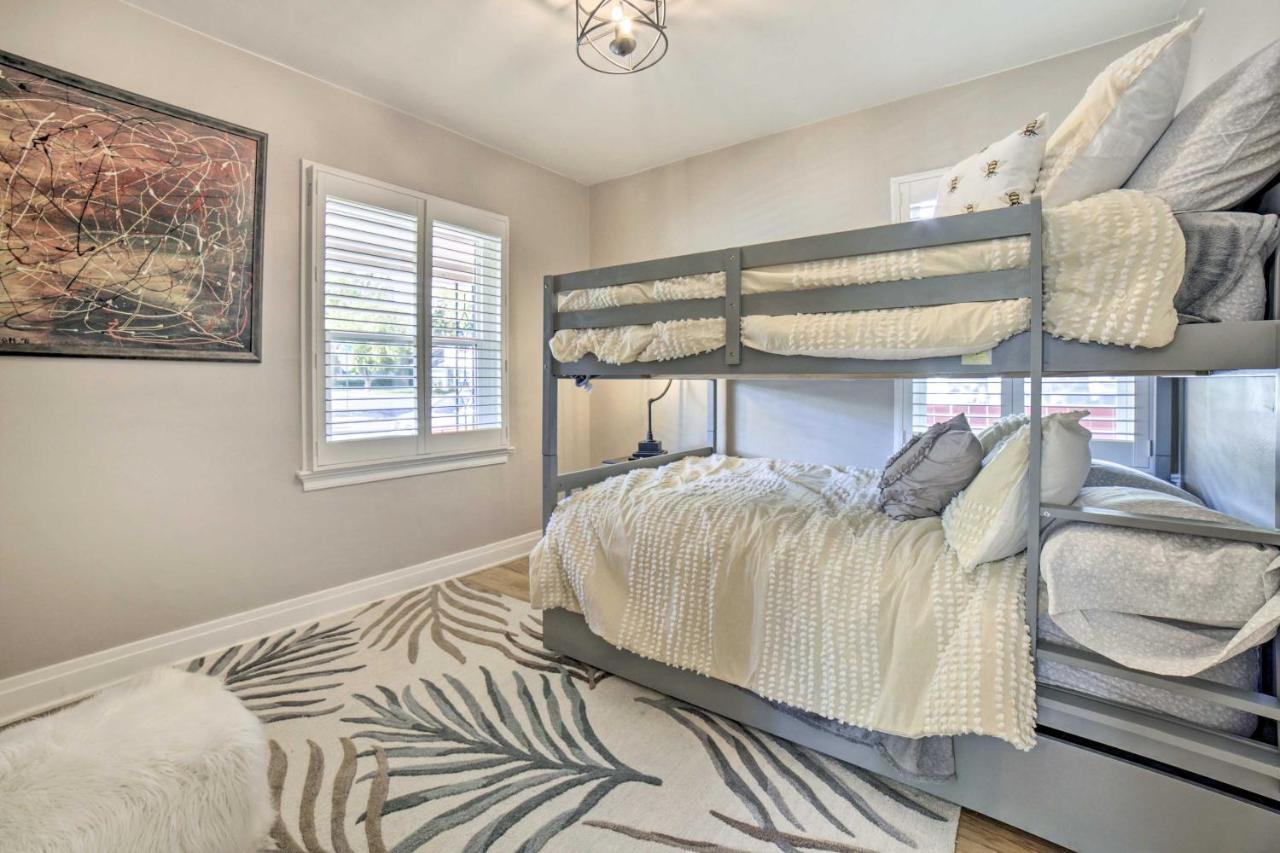 Holiday home Enchanting Retreat With Deck Walk To Midtown! Reno