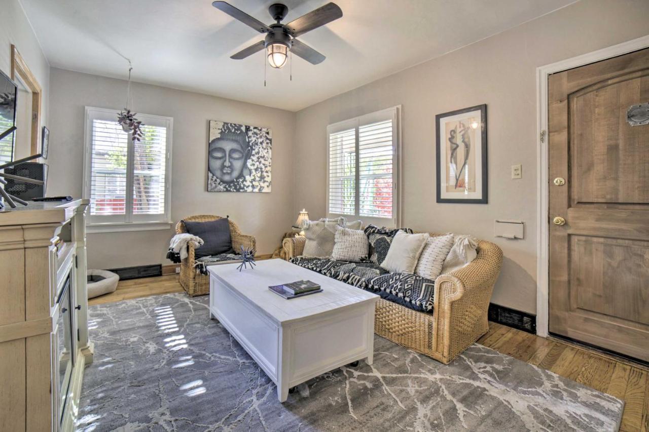 Enchanting Retreat With Deck Walk To Midtown! Holiday home Reno