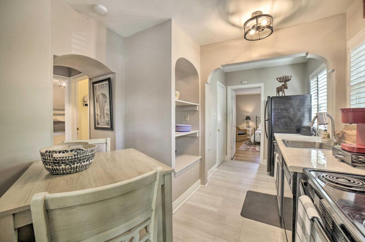 Enchanting Retreat With Deck Walk To Midtown!