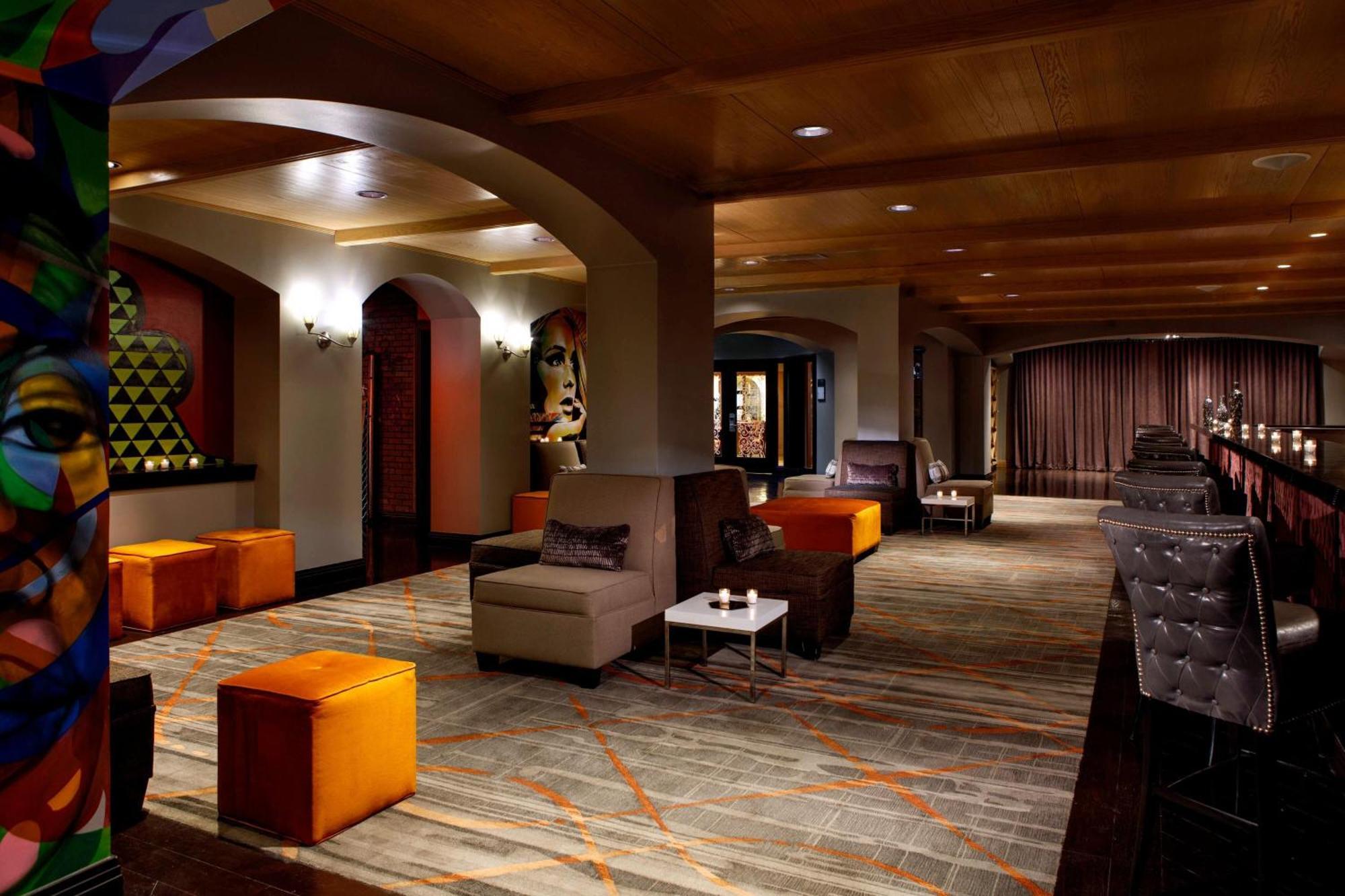 Hotel Renaissance Downtown &