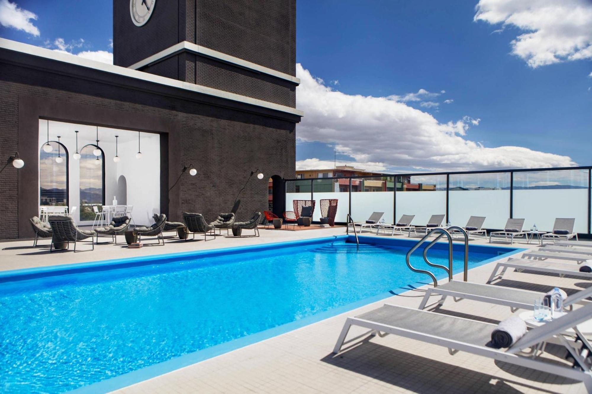 Renaissance Downtown & 4*